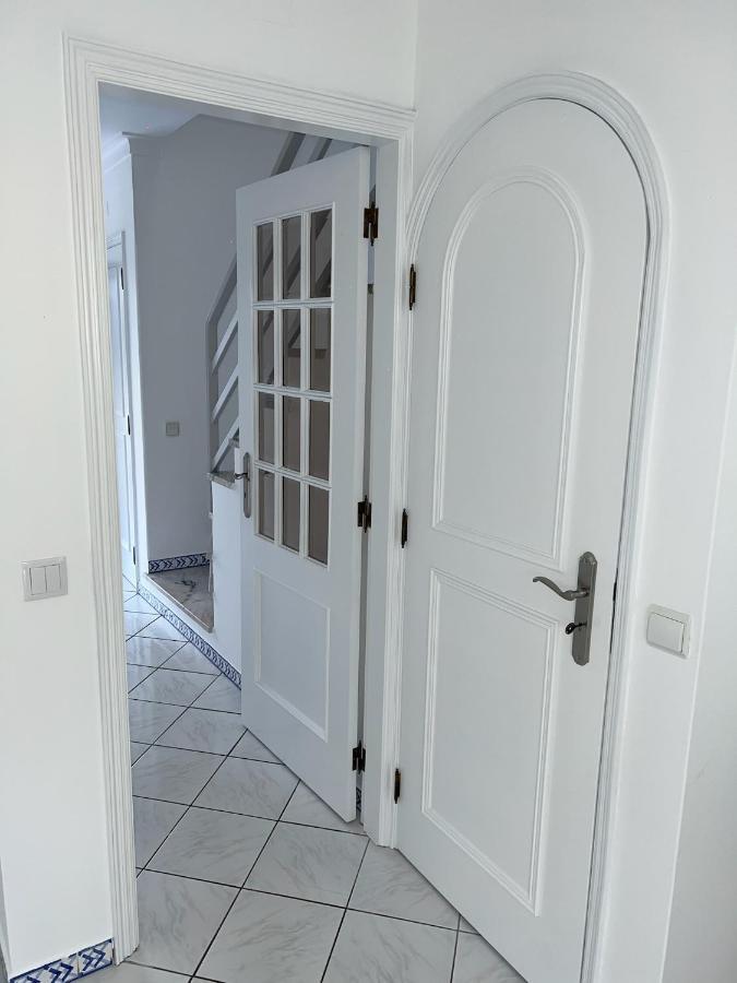 Relaxing 2 Bedroom House 5 Minutes Away From Vilamoura Marina Quarteira Exterior photo