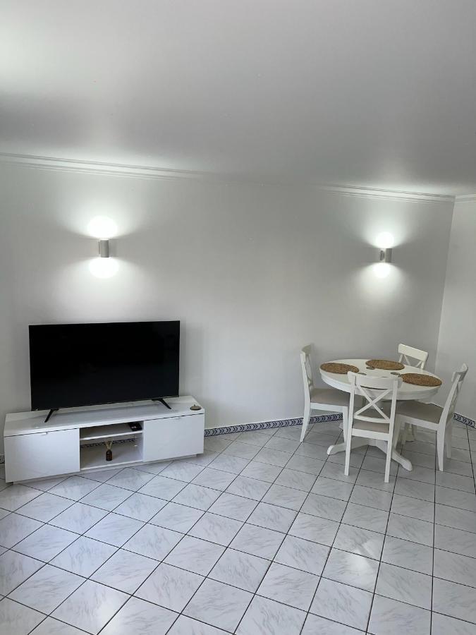 Relaxing 2 Bedroom House 5 Minutes Away From Vilamoura Marina Quarteira Exterior photo