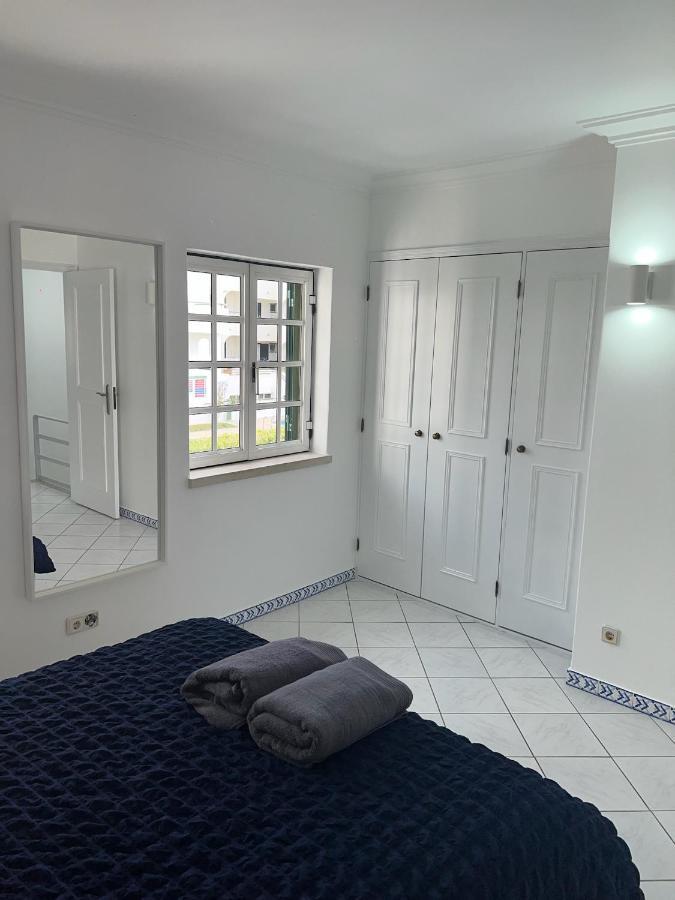 Relaxing 2 Bedroom House 5 Minutes Away From Vilamoura Marina Quarteira Exterior photo