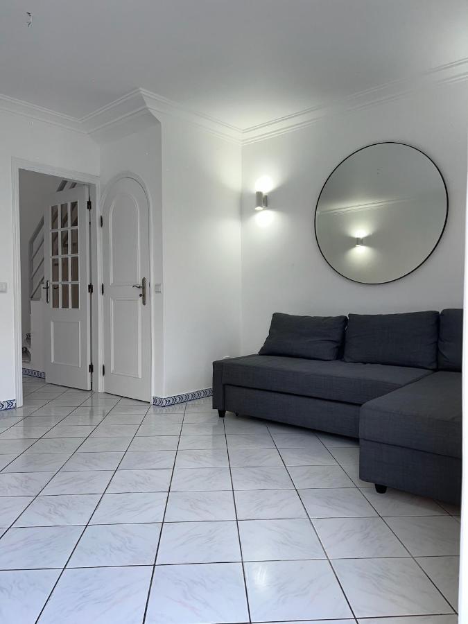 Relaxing 2 Bedroom House 5 Minutes Away From Vilamoura Marina Quarteira Exterior photo