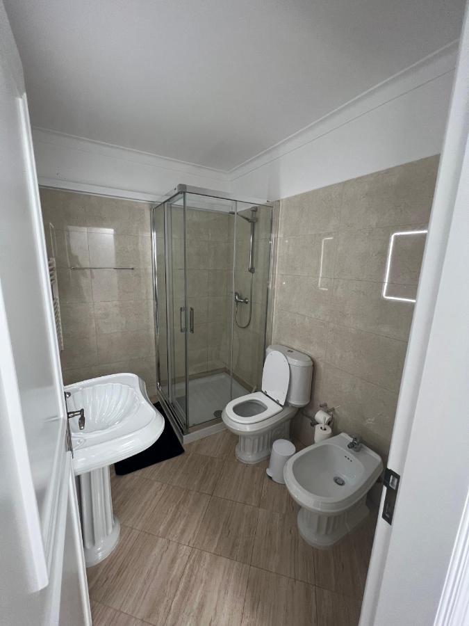 Relaxing 2 Bedroom House 5 Minutes Away From Vilamoura Marina Quarteira Exterior photo