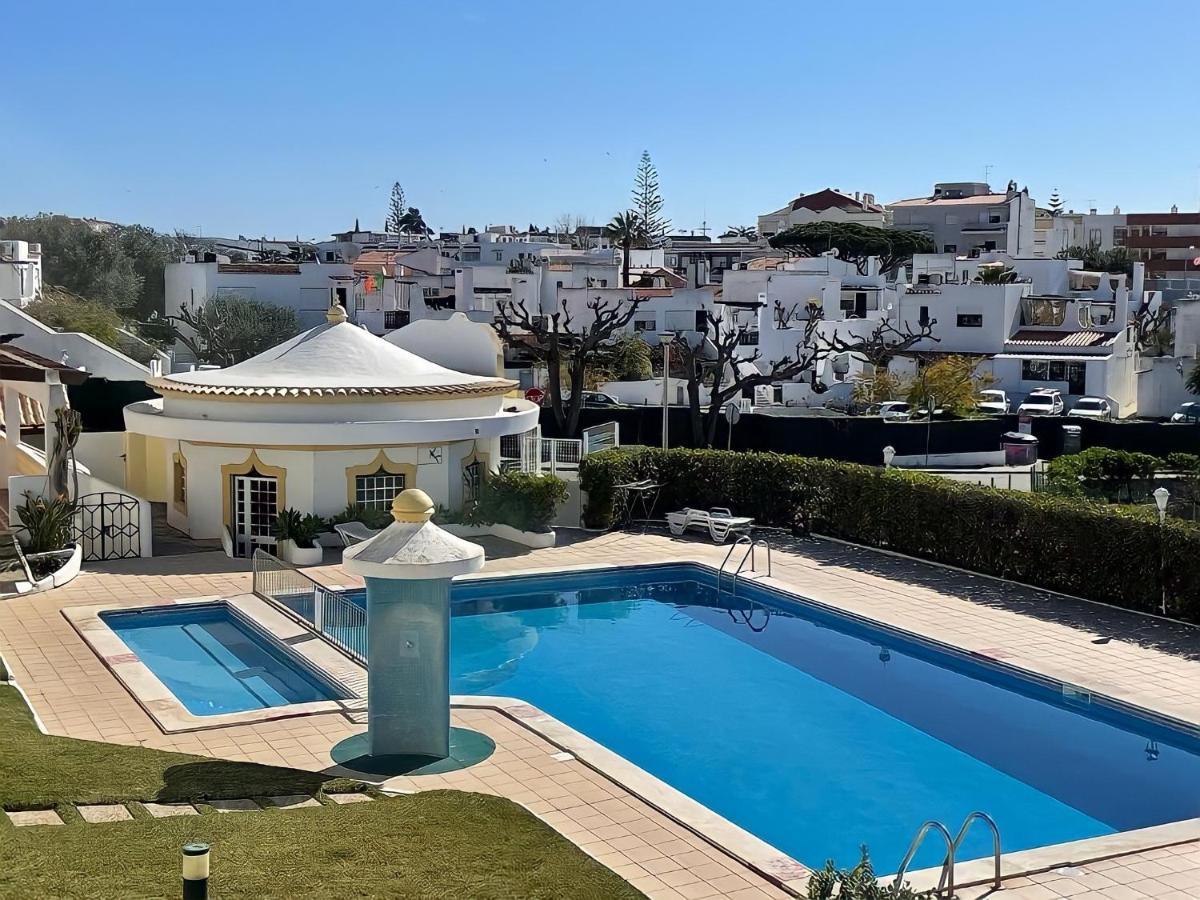 Relaxing 2 Bedroom House 5 Minutes Away From Vilamoura Marina Quarteira Exterior photo